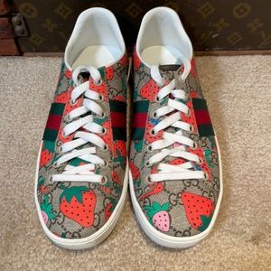 Gucci Ace GG Supreme Strawberry Sneakers size 36